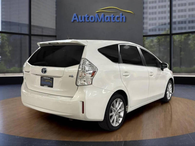 2013 Toyota Prius v Five