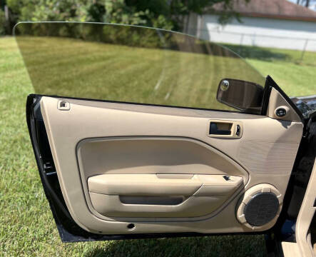 2005 Ford Mustang GT Deluxe