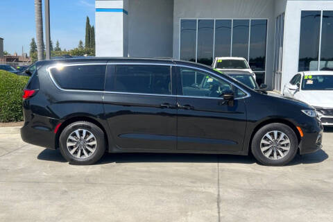 2024 Chrysler Pacifica Plug-In Hybrid Select