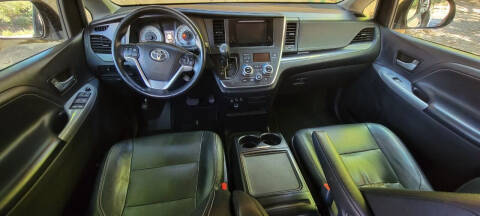 2015 Toyota Sienna SE Premium 8-Passenger