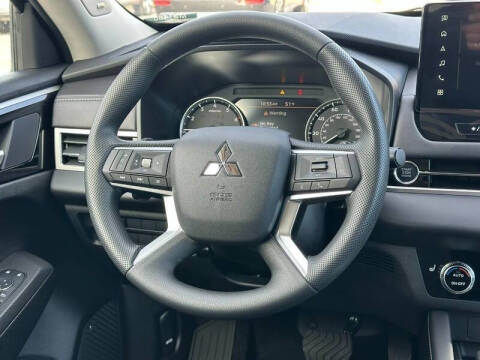 2025 Mitsubishi Outlander ES
