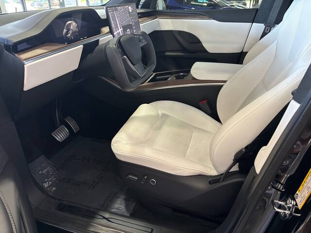 2023 Tesla Model X 4