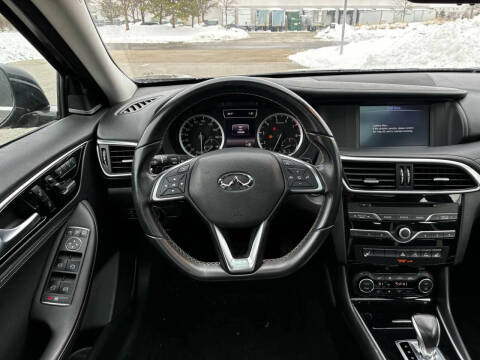 2017 Infiniti QX30 Premium