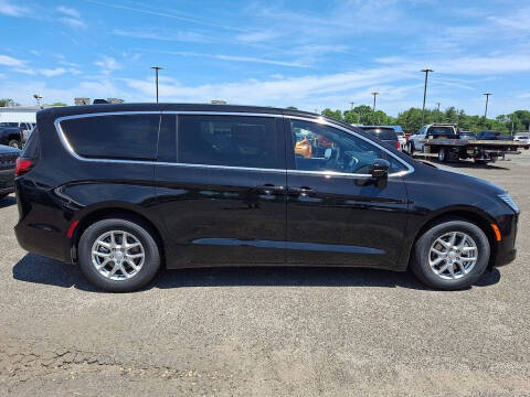 2027 Chrysler Pacifica Select