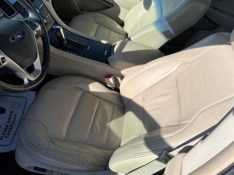 2014 Ford Taurus SEL