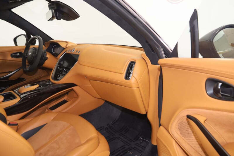 2023 Aston Martin DBX 707