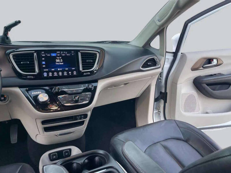 2017 Chrysler Pacifica Touring-L