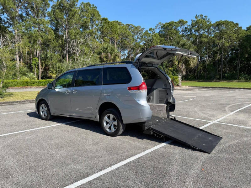 2011 Toyota Sienna LE 7-Passenger Auto Access Seat