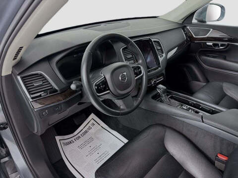 2016 Volvo XC90 T6 Momentum