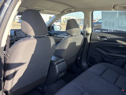 2022 Nissan Altima 2.5 SV