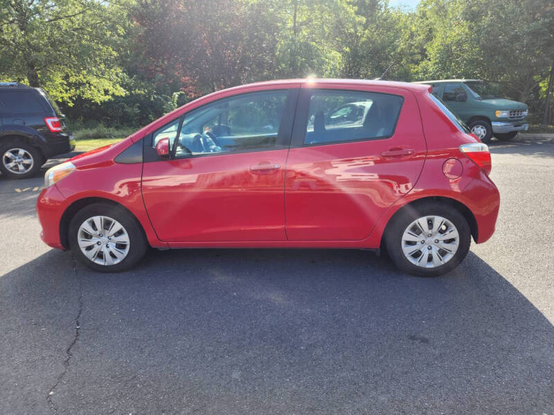2012 Toyota Yaris 5-Door LE