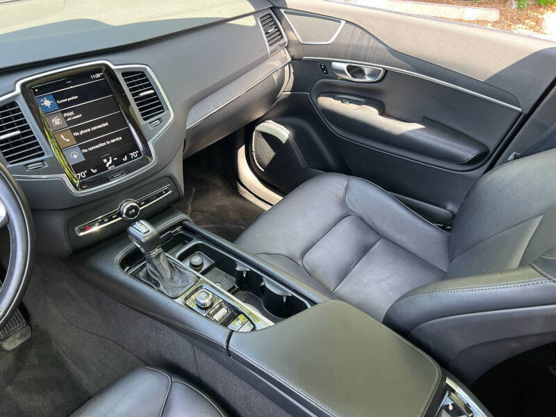 2020 Volvo XC90 T5 Momentum