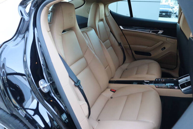 2016 Porsche Panamera Edition