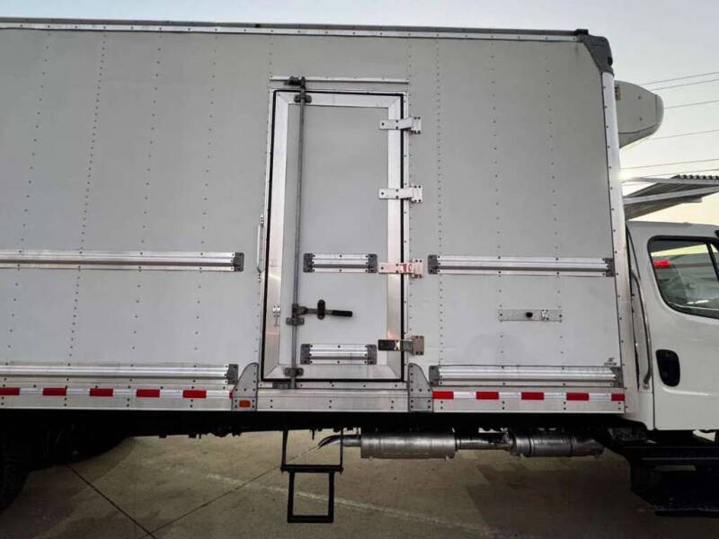 2017 Freightliner M2 106