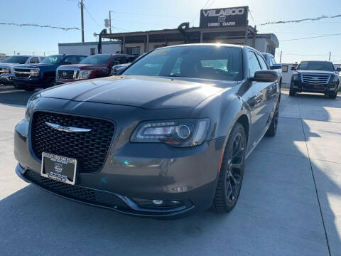 2019 Chrysler 300 for sale at Velascos Used Car Sales in Hermiston OR