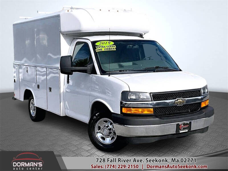 2019 Chevrolet Express Cutaway Base's photo