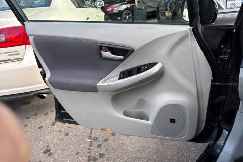 2010 Toyota Prius III