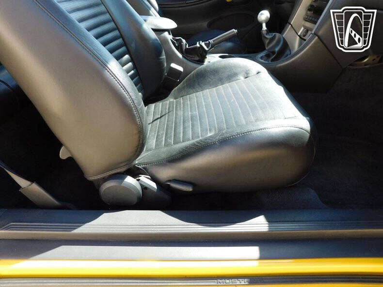 2004 Ford Mustang Mach 1 Premium
