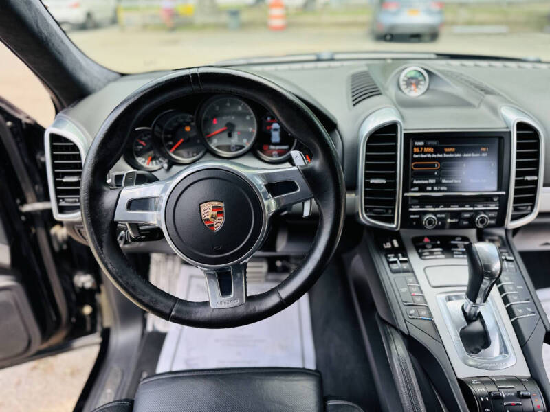 2014 Porsche Cayenne GTS