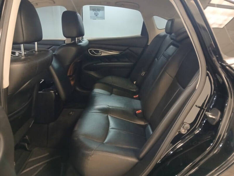 2014 Infiniti Q70 3.7