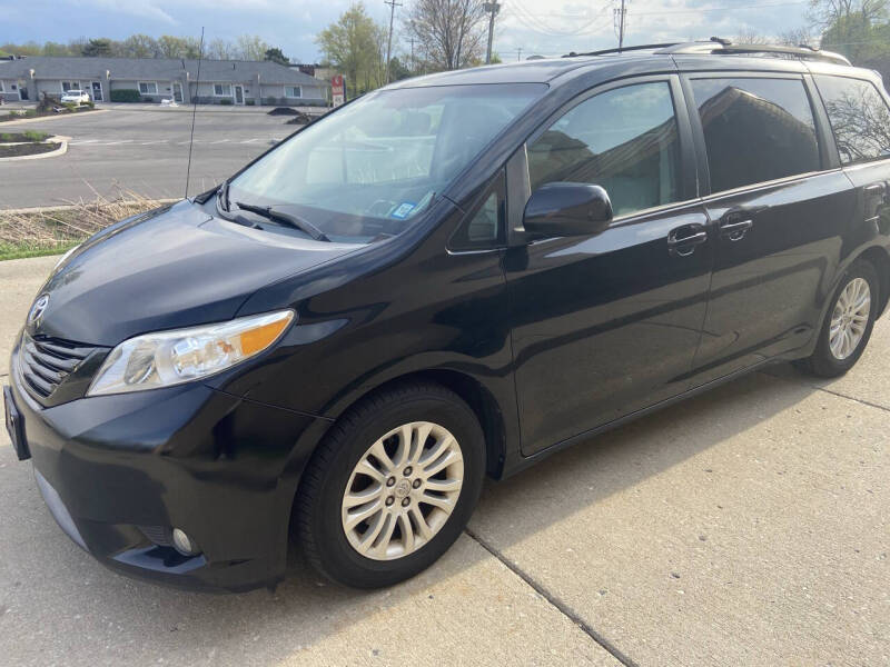 Image 3 of 2013 Toyota Sienna XLE 8-Passenger