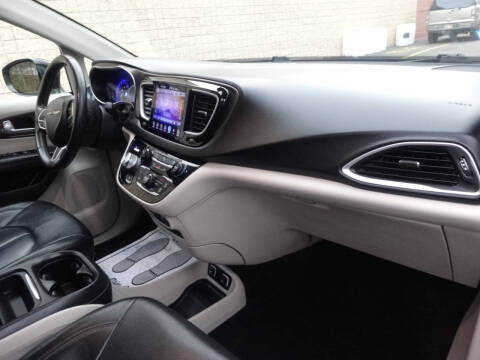 2017 Chrysler Pacifica Touring-L