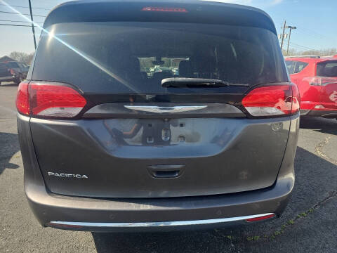 2017 Chrysler Pacifica Touring-L