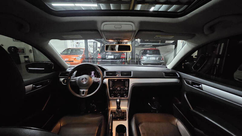 2013 Volkswagen Passat SE photo 2