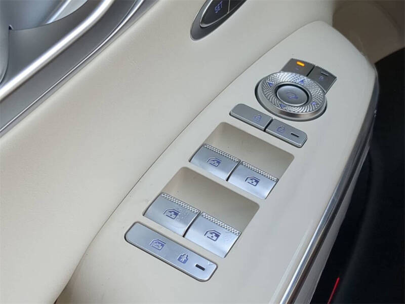 2025 Genesis Electrified GV70 Advanced