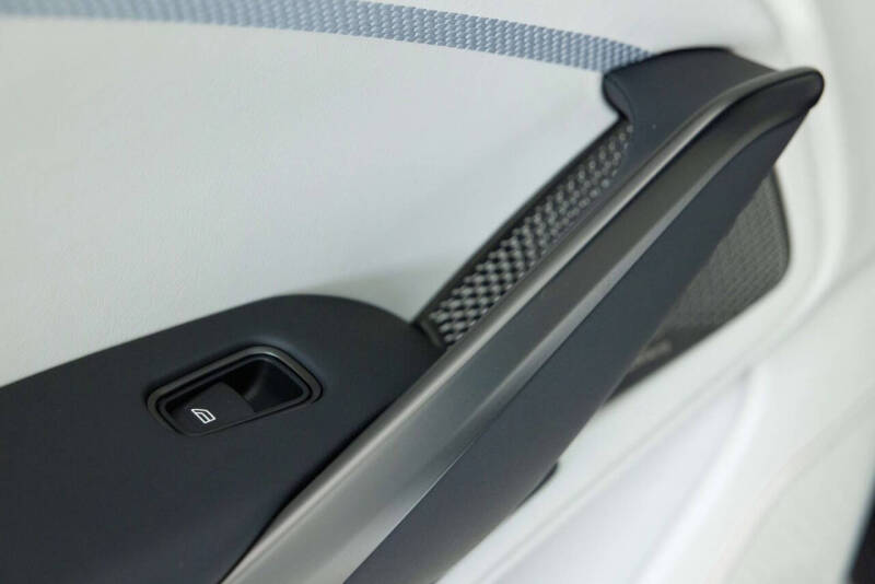 2025 Aston Martin DBX 707