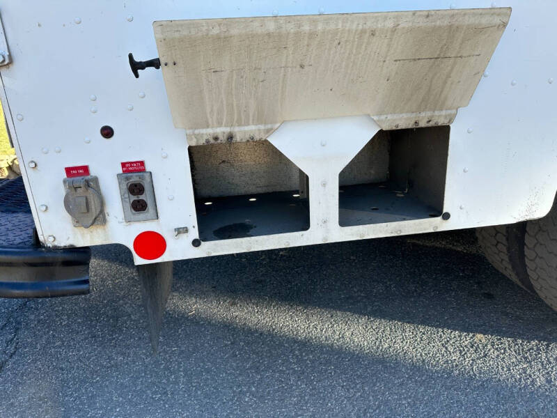 2010 Freightliner MT45 Chassis