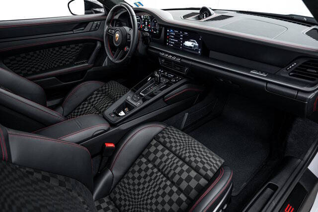 2026 Porsche 911 Carrera 4 GTS