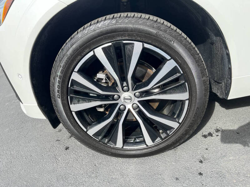 2025 Volvo XC60 B5 Plus Dark Theme