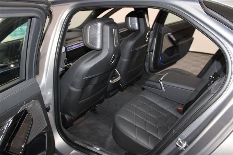 2024 BMW 7 Series 740i