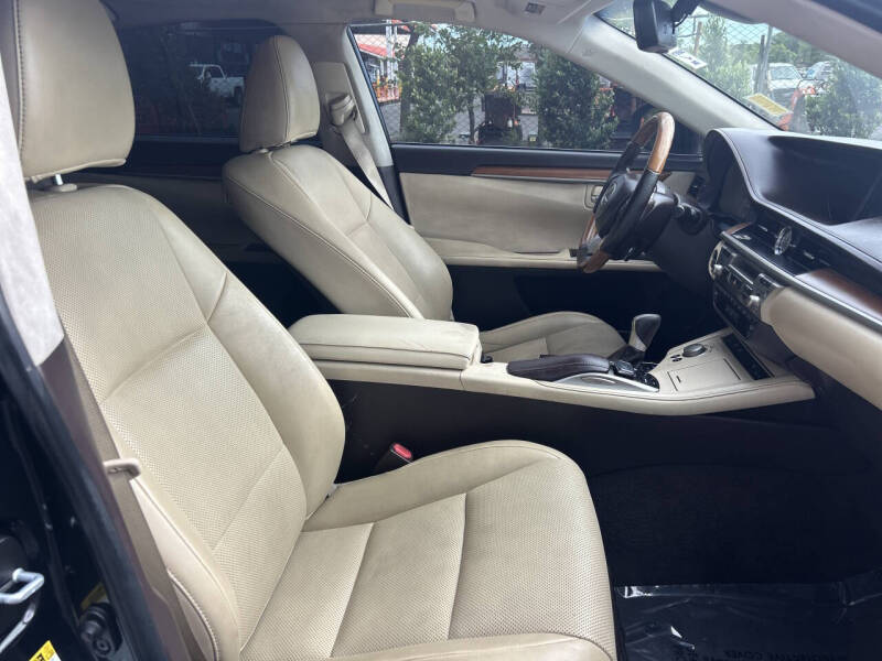 2017 Lexus ES 300h