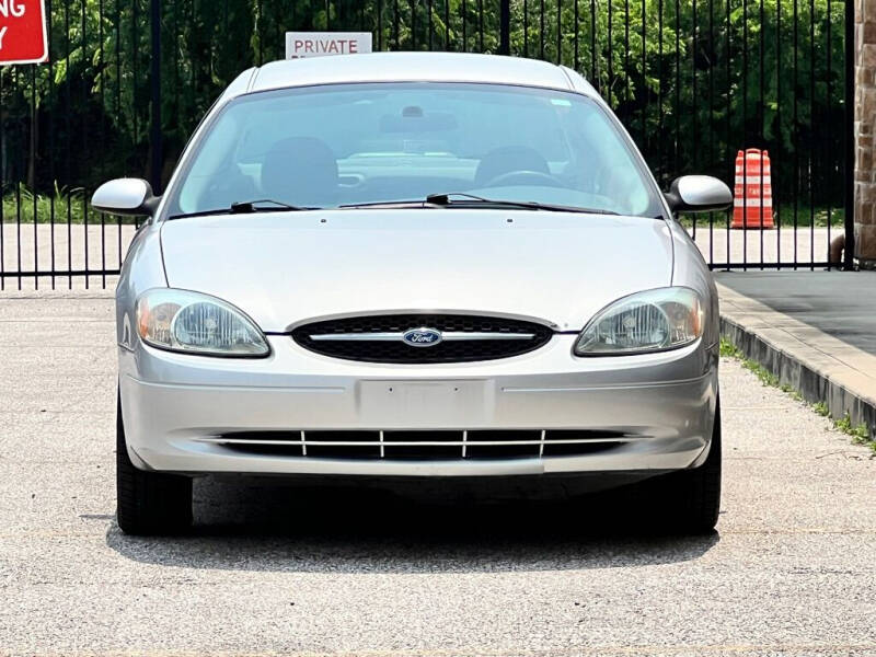 2003 Ford Taurus SE Standard photo 9