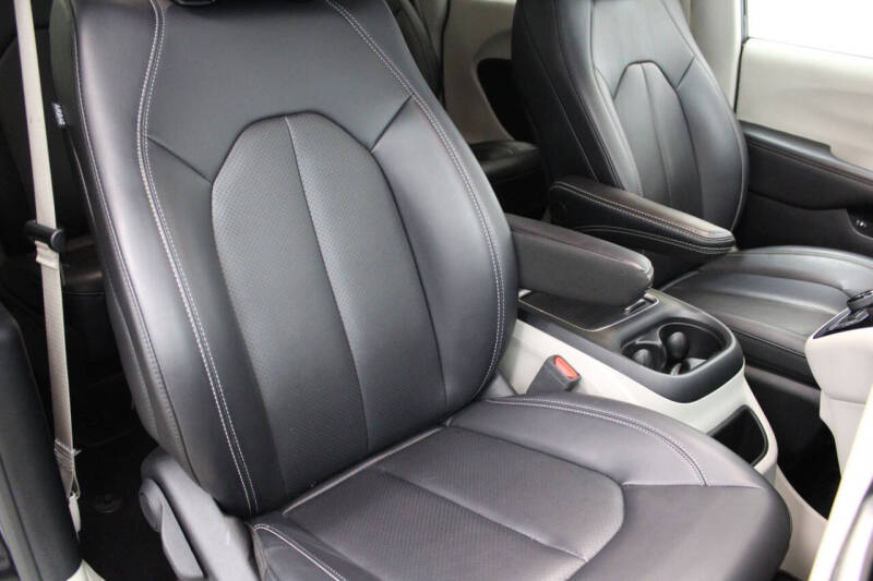 2024 Chrysler Pacifica Plug-In Hybrid Select