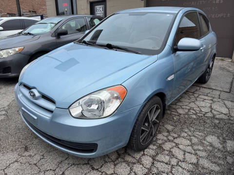 2010 Hyundai Accent for sale at AUTOSAVIN in Villa Park IL