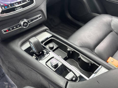 2023 Volvo XC90 B5 Core