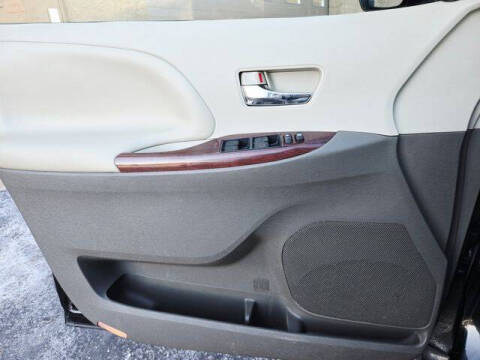 2014 Toyota Sienna XLE 7-Passenger