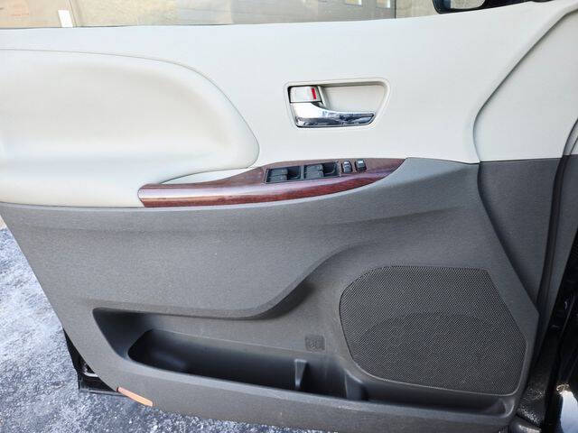 2014 Toyota Sienna XLE 7-Passenger