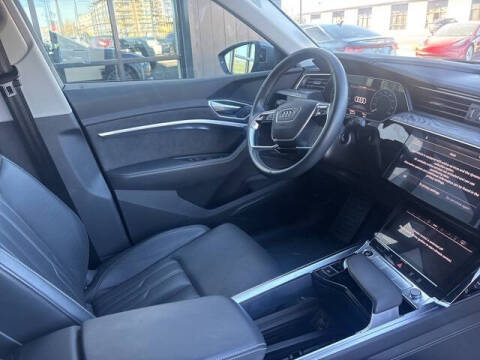 2021 Audi e-tron quattro Prestige