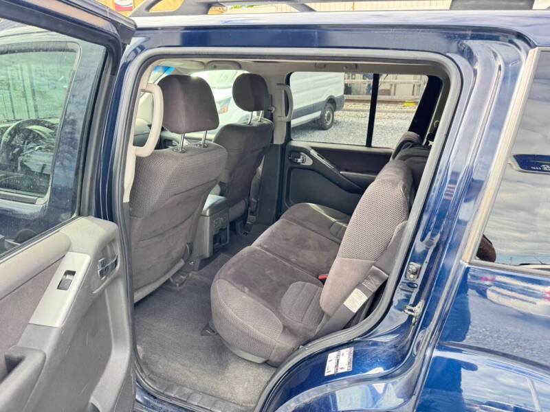 2006 Nissan Pathfinder LE