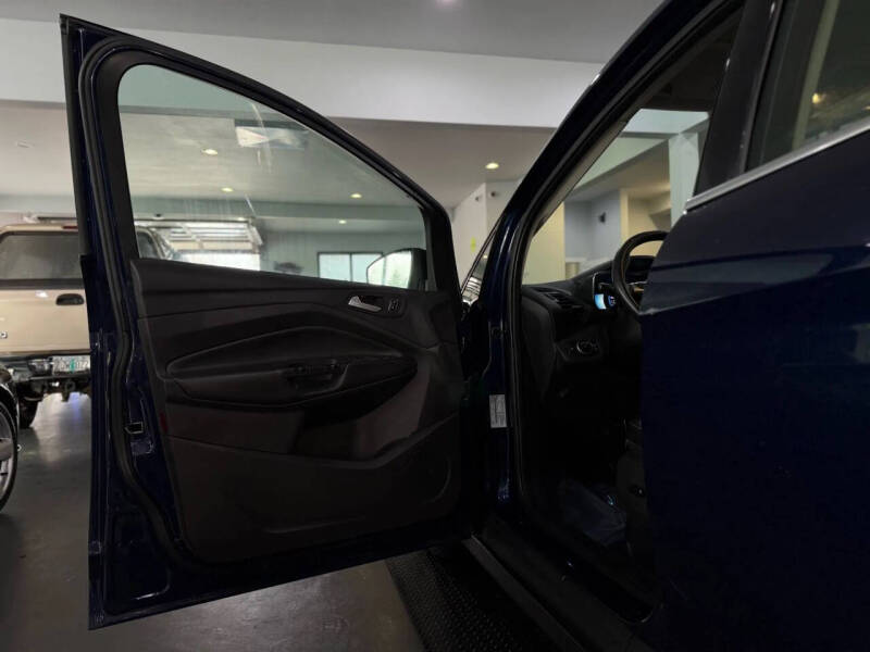 2017 Ford C-MAX Energi Titanium