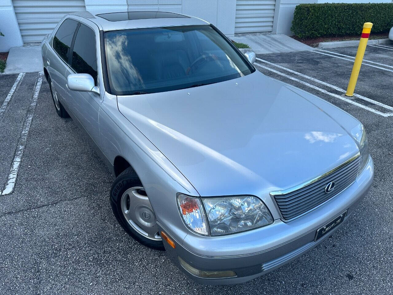 1998 Lexus LS 400  - $7,900