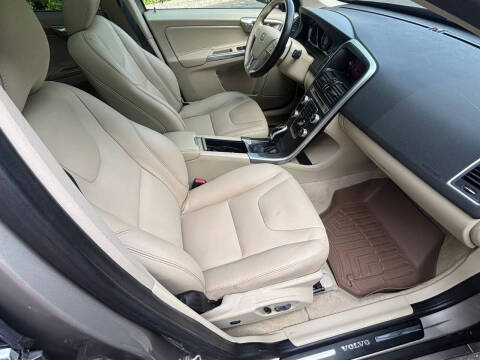 2016 Volvo XC60 T5 Drive-E Premier