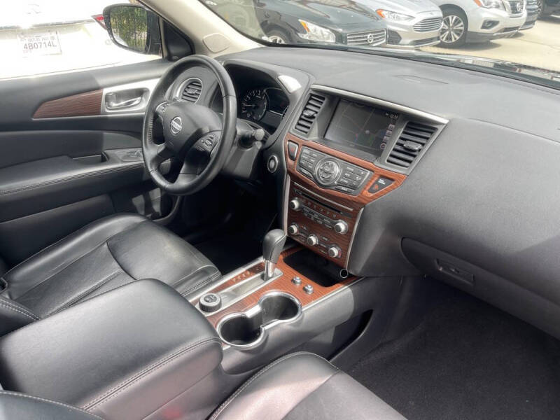 2017 Nissan Pathfinder Platinum