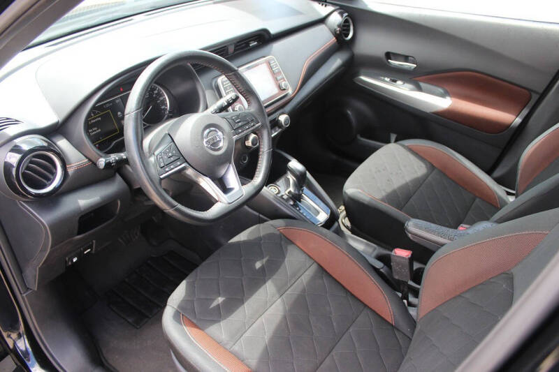2020 Nissan Kicks SR