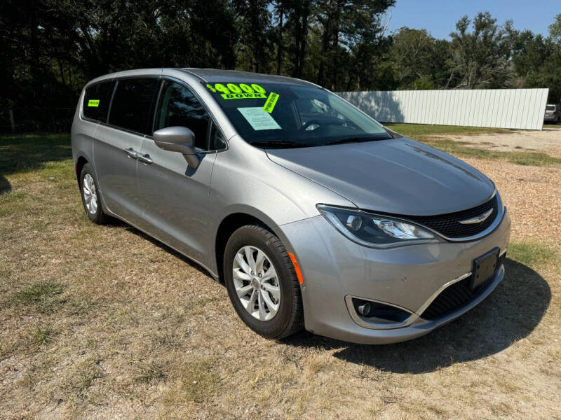 2019 Chrysler Pacifica for sale at DION'S TRUCKS & CARS LLC in Alvin TX