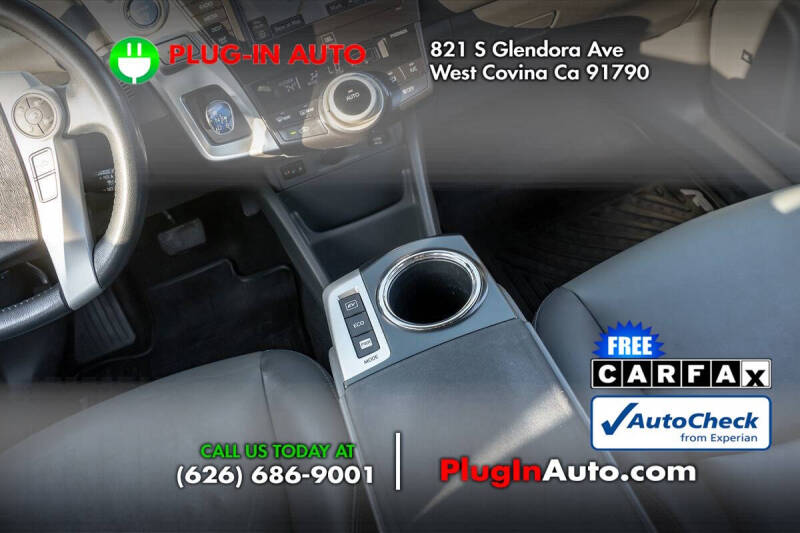 2013 Toyota Prius v Five